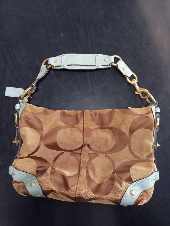 バック（ブランドバッグ）の商品画像 - 査定依頼日：2025年4月26日 - 最高査定価格：2,000円