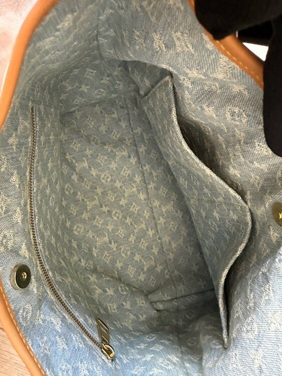 Carryall（ブランドバッグ）の商品画像 - 査定依頼日：2026年7月29日 - 最高査定価格：320,000円