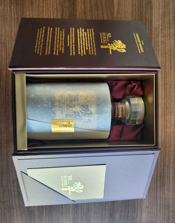 ウイスキー サントリー響 （お酒）の商品画像 - 査定依頼日：2026年4月16日 - 最高査定価格：525,000円