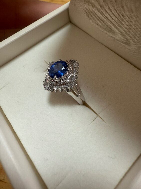 ブルーサファイアリング　pt900（宝石）の商品画像 - 査定依頼日：2025年4月1日 - 最高査定価格：100,000円