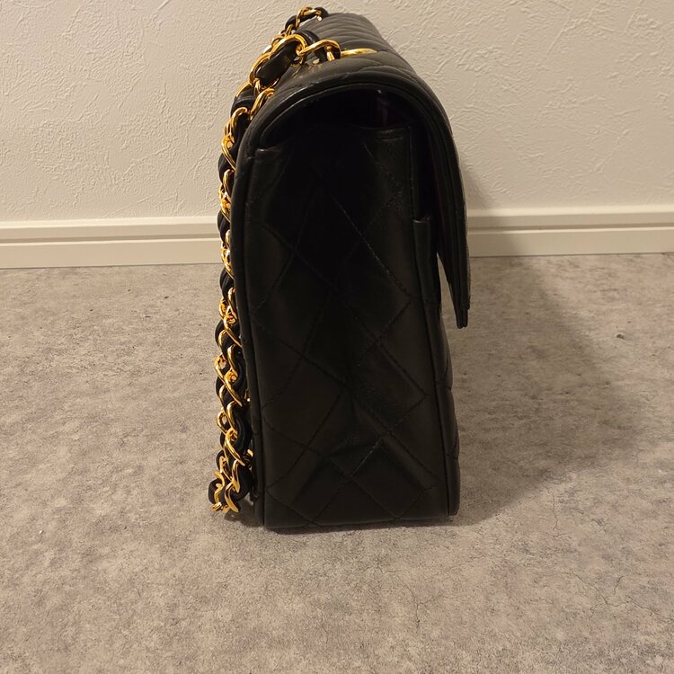 パリ限定　マトラッセ　ダブルフラップチェーンショルダーバッグ（ブランドバッグ）の商品画像 - 査定依頼日：2026年4月2日 - 最高査定価格：270,000円