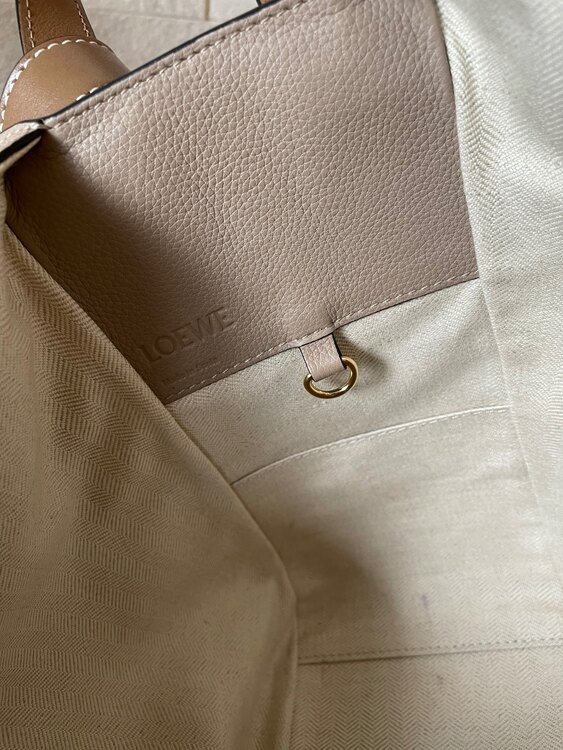 ロエベハンモックスモールサンド（ブランドバッグ）の商品画像 - 査定依頼日：2025年3月5日 - 最高査定価格：140,000円