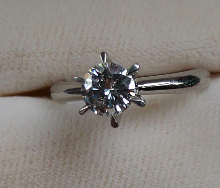 ダイヤモンドリング（宝石）の商品画像 - 査定依頼日：2024年5月22日 - 最高査定価格：250,000円