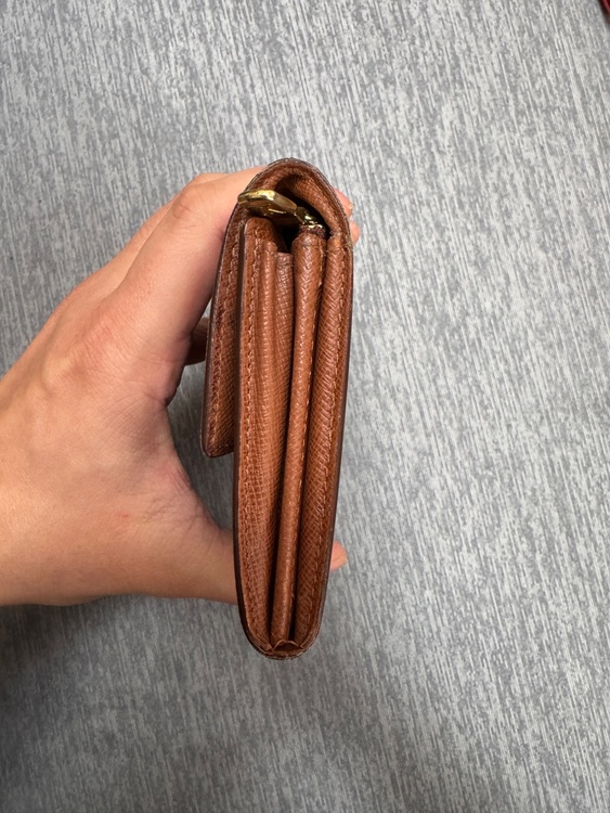 ルイヴィトン　モノグラム　ポシェット・ポルト・モネ・クレディ（ブランドバッグ）の商品画像 - 査定依頼日：2026年1月30日 - 最高査定価格：16,000円