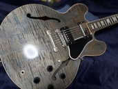 gibson Memphis 2015 ES-335 indigo Blue（ピアノ・楽器・PA機材）の商品画像 - 査定依頼日：2026年4月25日 - 最高査定価格：250,000円