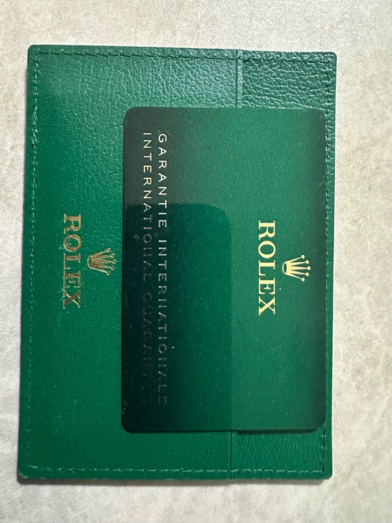 ロレックス GMTマスター 126710blnq（高級時計）の商品画像 - 査定依頼日：2025年10月6日 - 最高査定価格：2,620,000円