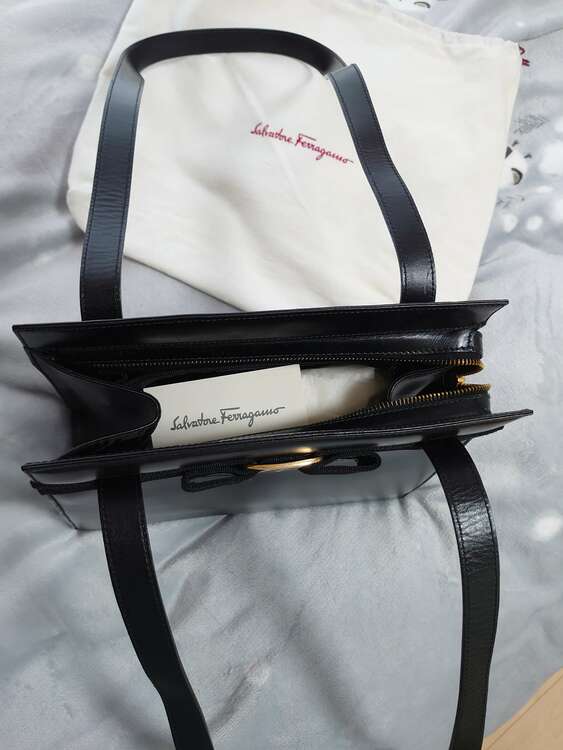フェラガモ  （ブランドバッグ）の商品画像 - 査定依頼日：2025年3月16日 - 最高査定価格：20,000円