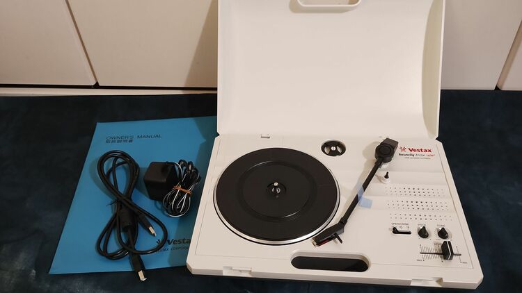 Vestax　handytrax USBポータブルターンテーブル（オーディオ・スピーカー）の商品画像 - 査定依頼日：2025年7月26日 - 最高査定価格：5,000円