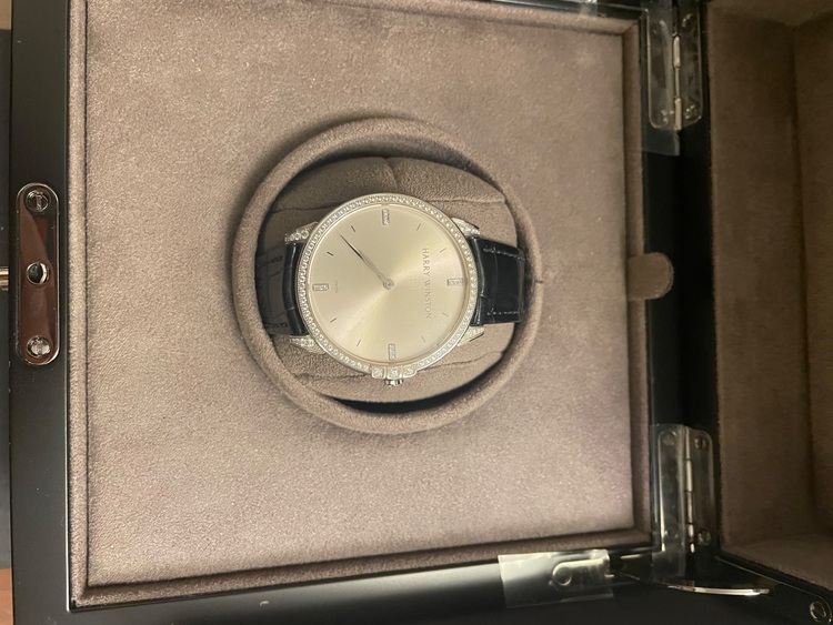 ハリーウィンストン HWミッドナイト MIDQHM39ww00（高級時計）の商品画像 - 査定依頼日：2025年10月29日 - 最高査定価格：620,000円