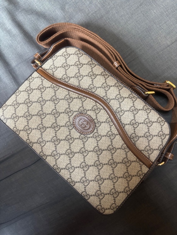 グッチ GGスプリーム インターロッキングG PVC ショルダーバッグ （古着・ファッション）の商品画像 - 査定依頼日：2025年11月4日 - 最高査定価格：100,000円