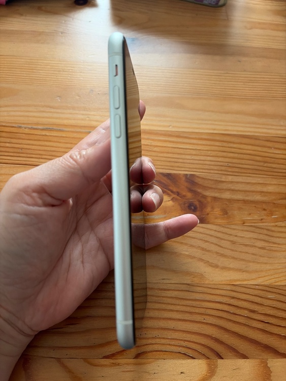 iPhone iPhoneXR 64GB SIMフリー（スマホ）の商品画像 - 査定依頼日：2026年8月27日 - 最高査定価格：12,500円