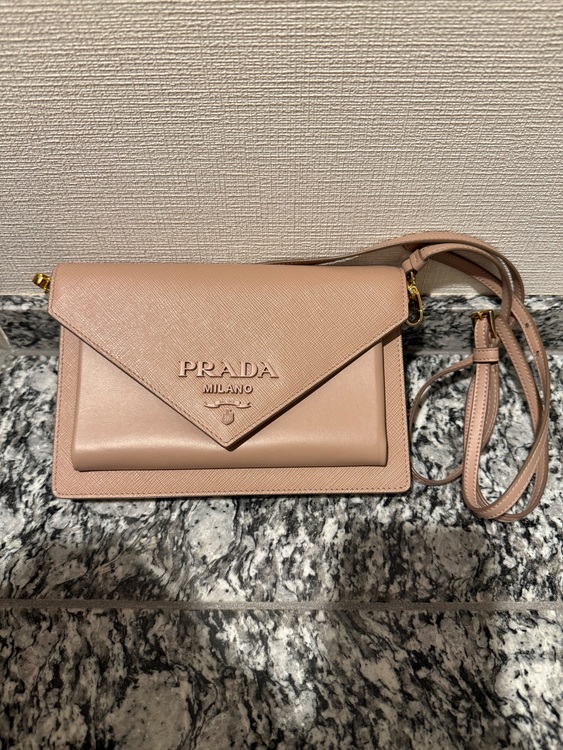 サフィアーノ　レザー　ミニ　ショルダー（ブランドバッグ）の商品画像 - 査定依頼日：2025年10月2日 - 最高査定価格：80,000円