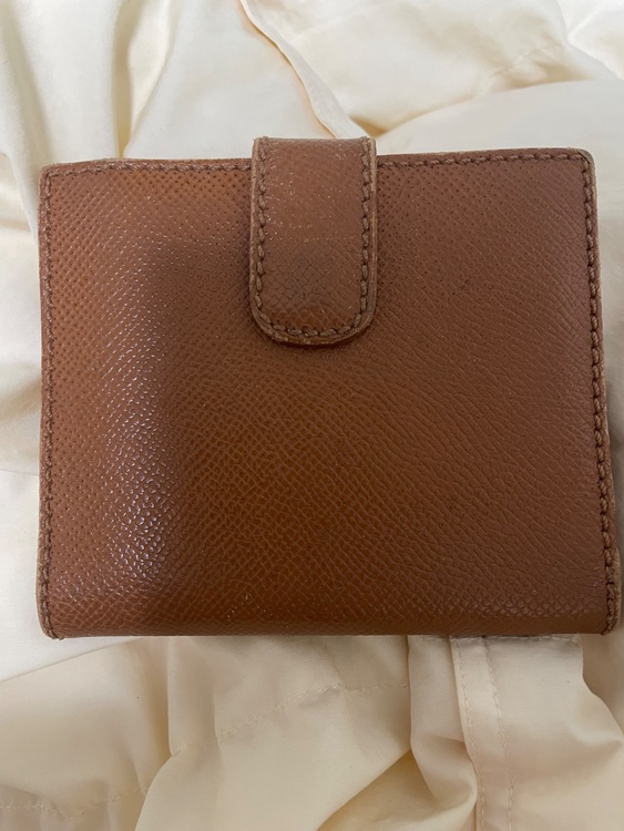 二つ折り財布（ブランド財布・小物）の商品画像 - 査定依頼日：2025年11月16日 - 最高査定価格：7,000円