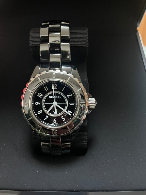 シャネル J12 H068（高級時計）の商品画像 - 査定依頼日：2024年12月27日 - 最高査定価格：290,000円