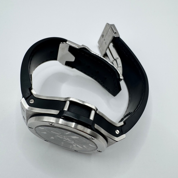 ウブロ　ビッグバン アエロバン スチール（高級時計）の商品画像 - 査定依頼日：2025年6月28日 - 最高査定価格：900,000円