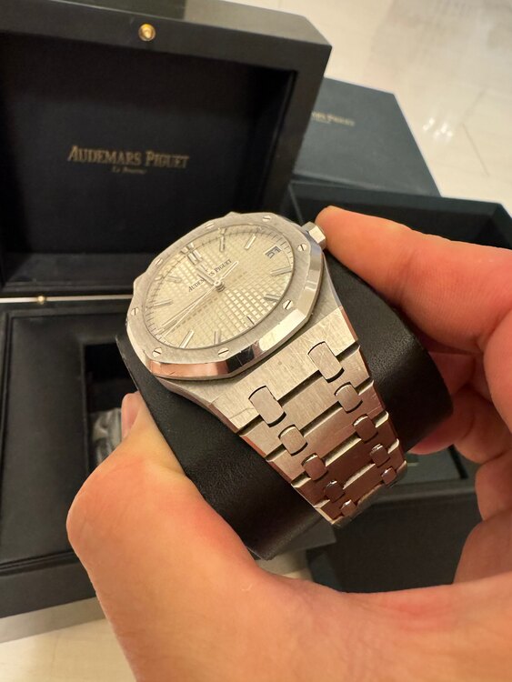 オーデマピゲ ロイヤルオーク （高級時計）の商品画像 - 査定依頼日：2025年1月30日 - 最高査定価格：5,000,000円