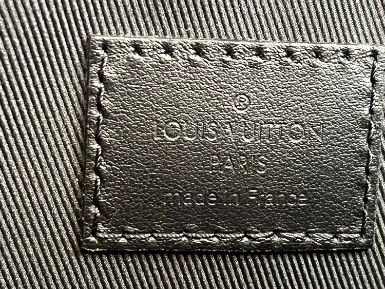  M69827 デュオ・メッセンジャー（ブランドバッグ）の商品画像 - 査定依頼日：2022年9月25日 - 最高査定価格：185,000円