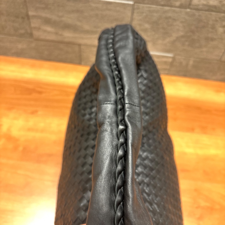 ボッテガヴェネタ　ハンドバッグ　イントレチャート（ブランドバッグ）の商品画像 - 査定依頼日：2026年4月6日 - 最高査定価格：160,000円