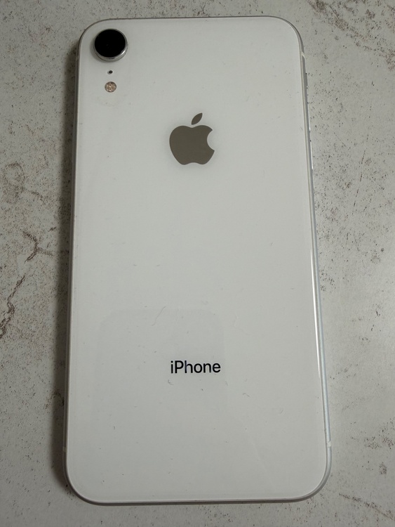 iPhone iPhoneXR 64GB au（スマホ）の商品画像 - 査定依頼日：2026年6月28日 - 最高査定価格：11,500円