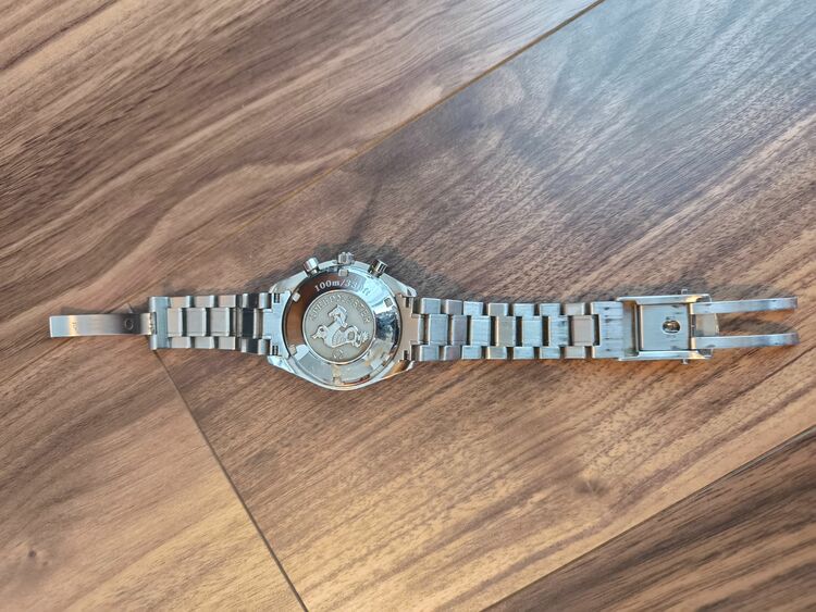 オメガ スピードマスター 32105000（高級時計）の商品画像 - 査定依頼日：2025年8月29日 - 最高査定価格：300,000円