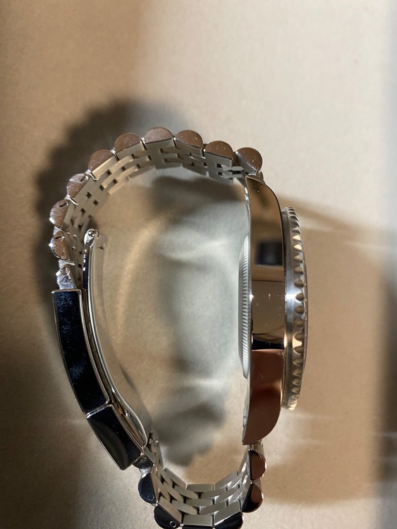 ロレックス GMTマスター 126710blnq（高級時計）の商品画像 - 査定依頼日：2025年6月15日 - 最高査定価格：2,520,000円