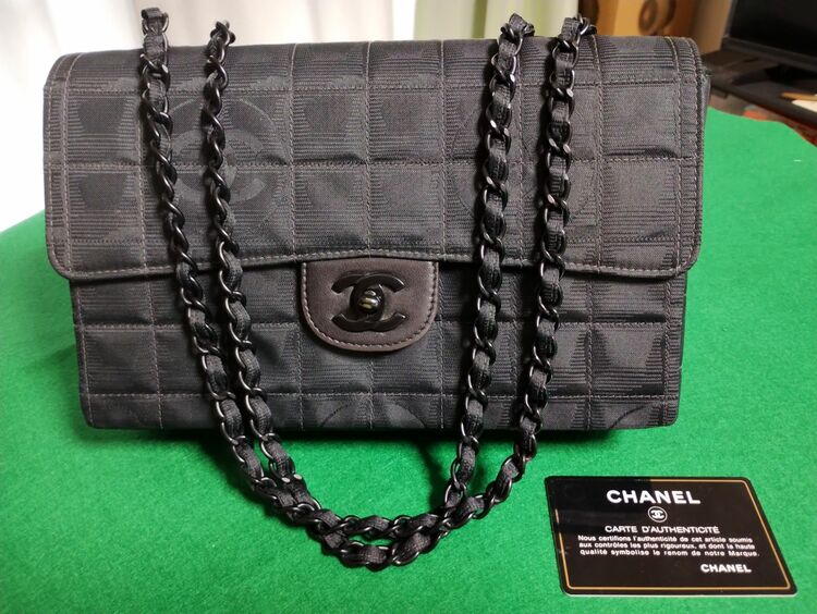 ニュートラベルライン チェーンショルダー（ブランドバッグ）の商品画像 - 査定依頼日：2025年11月9日 - 最高査定価格：230,000円