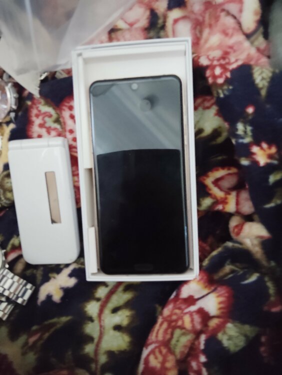 シャープshv44（スマホ）の商品画像 - 査定依頼日：2026年3月8日 - 最高査定価格：100,000円