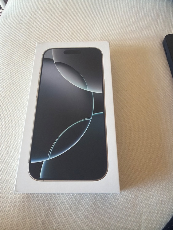 iPhone16Pro256（スマホ）の商品画像 - 査定依頼日：2025年12月28日 - 最高査定価格：108,000円