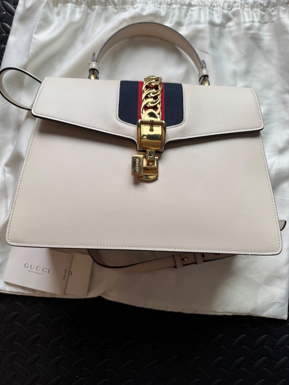ハンドバッグ シルヴィ カーフレザー 431665 GUCCI 2wayショルダー アイボリー（ブランドバッグ）の商品画像 - 査定依頼日：2026年8月16日 - 最高査定価格：75,000円