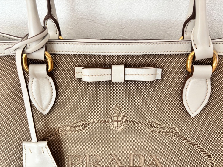 PRADAトートバック（ブランドバッグ）の商品画像 - 査定依頼日：2026年3月21日 - 最高査定価格：90,000円
