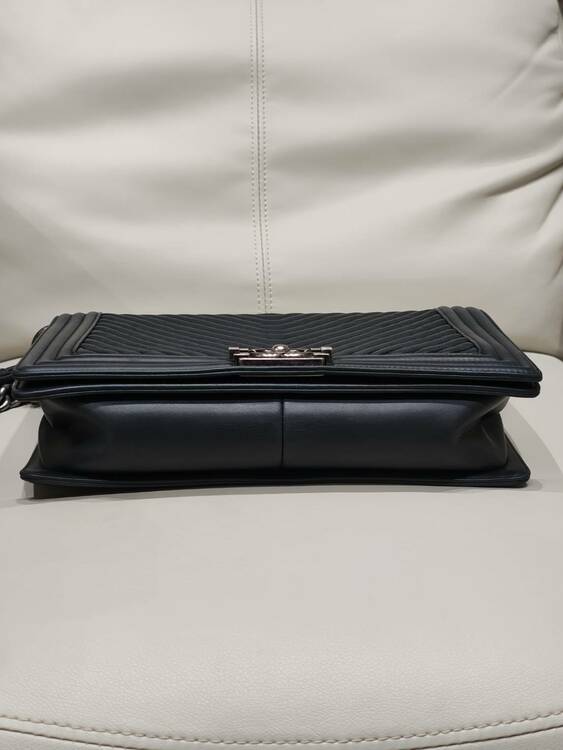 Vステッチチェーンショルダー（ブランドバッグ）の商品画像 - 査定依頼日：2026年6月10日 - 最高査定価格：320,000円