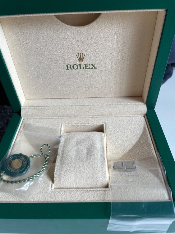 126610LV（高級時計）の商品画像 - 査定依頼日：2025年6月15日 - 最高査定価格：2,080,000円