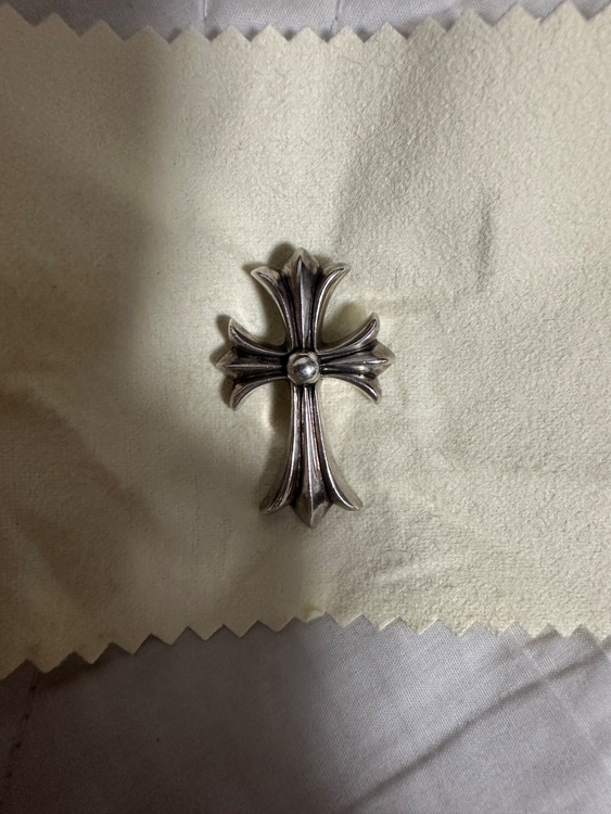 Chrome Hearts CH Cross Small Pendant（金・貴金属）の商品画像 - 査定依頼日：2026年6月27日 - 最高査定価格：140,000円