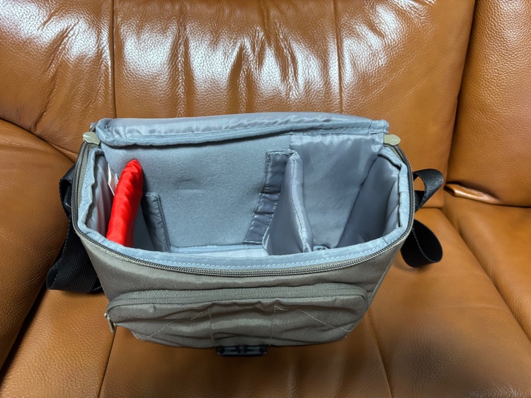 EOS kiss  X4 ダブルズームキット（カメラ）の商品画像 - 査定依頼日：2026年3月23日 - 最高査定価格：15,000円