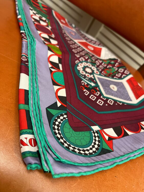 スカーフ95（ブランド財布・小物）の商品画像 - 査定依頼日：2025年3月13日 - 最高査定価格：3,000円