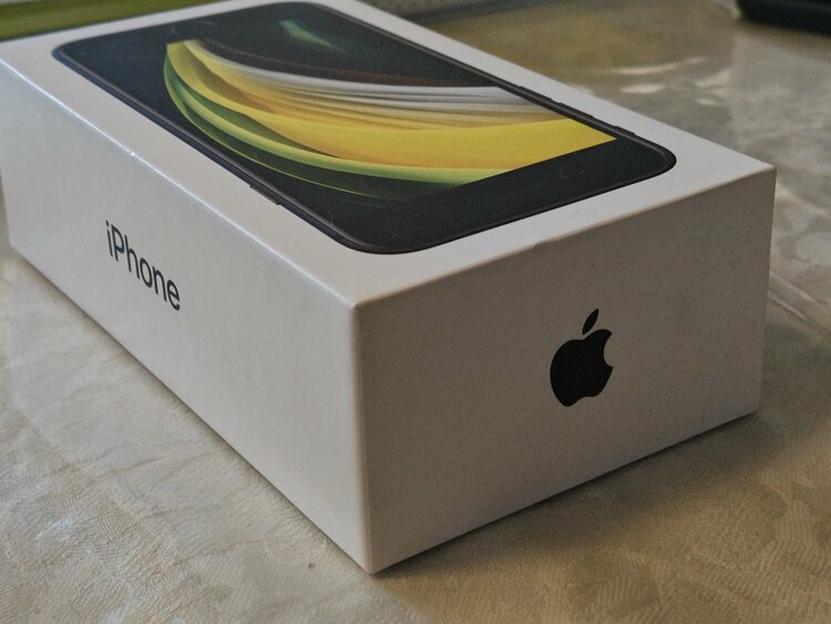 iPhoneSE 128GB docomo（スマホ）の商品画像 - 査定依頼日：2026年4月16日 - 最高査定価格：8,000円