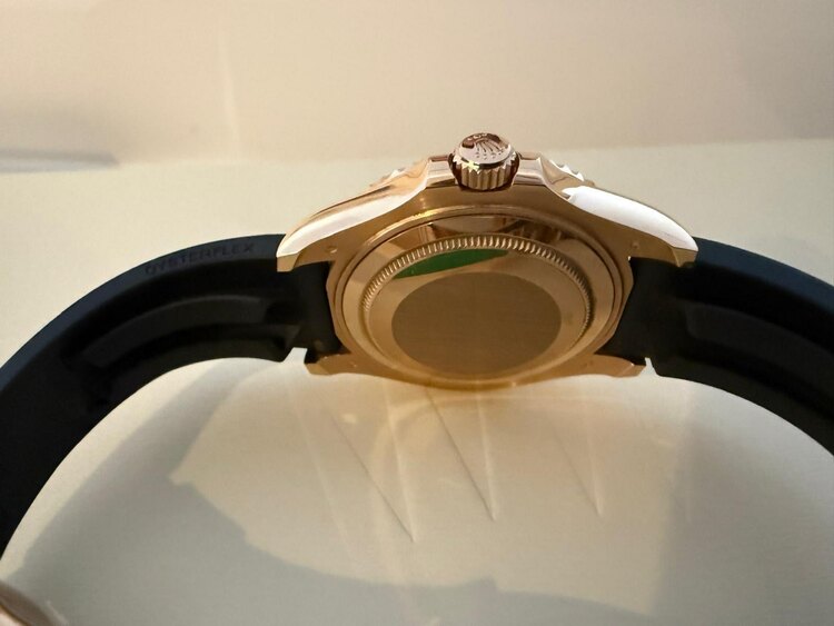 Rolex Yacht master 37（高級時計）の商品画像 - 査定依頼日：2025年4月28日 - 最高査定価格：3,200,000円