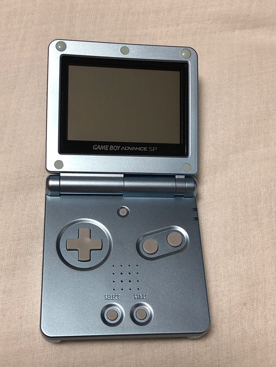 ゲームボーイアドバンスSPパールブルー（ゲーム機本体・ゲームソフト）の商品画像 - 査定依頼日：2023年6月1日 - 最高査定価格：5,500円