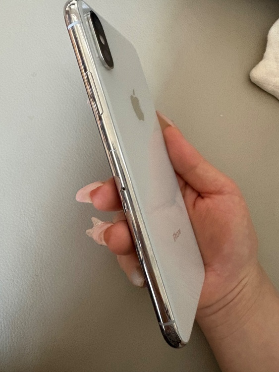 iPhoneXS 64GB au（スマホ）の商品画像 - 査定依頼日：2026年5月9日 - 最高査定価格：15,000円