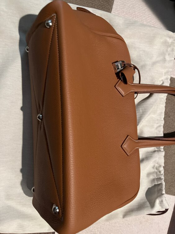 エルメス ヴィクトリア （ブランドバッグ）の商品画像 - 査定依頼日：2025年5月8日 - 最高査定価格：550,000円