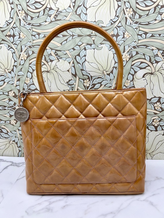 発覚トート（ブランドバッグ）の商品画像 - 査定依頼日：2026年2月21日 - 最高査定価格：70,000円