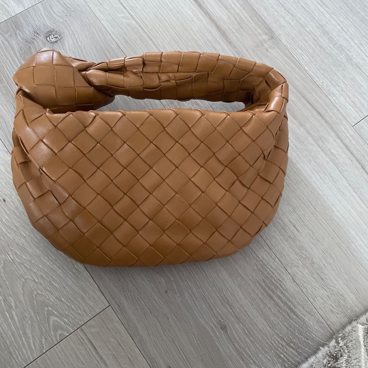 ボッテガ・ヴェネタ  （ブランドバッグ）の商品画像 - 査定依頼日：2025年8月21日 - 最高査定価格：160,000円