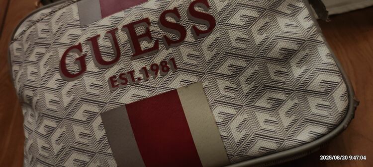 GUESS　ショルダーバッグ（ブランド財布・小物）の商品画像 - 査定依頼日：2025年8月20日 - 最高査定価格：100,000円