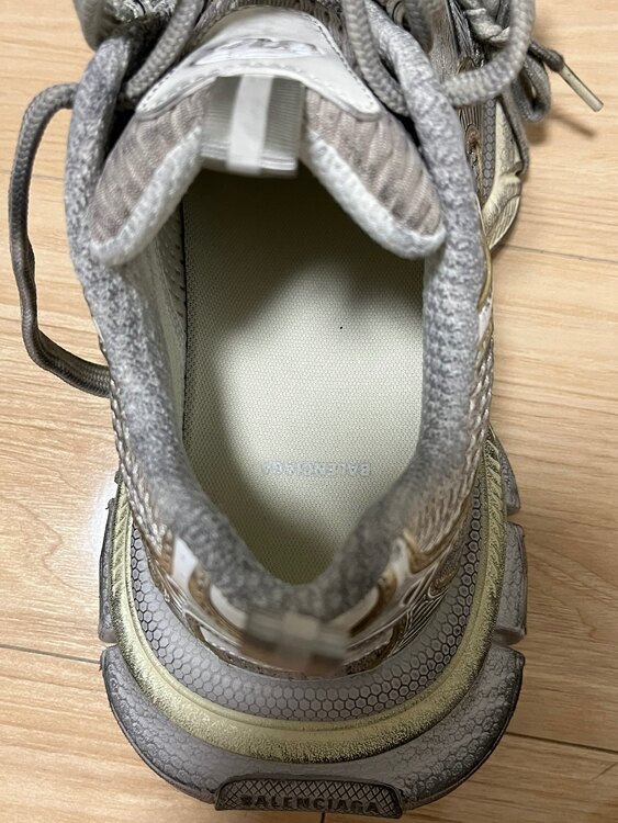 バレンシアガ  （ブランドバッグ）の商品画像 - 査定依頼日：2025年5月27日 - 最高査定価格：33,000円