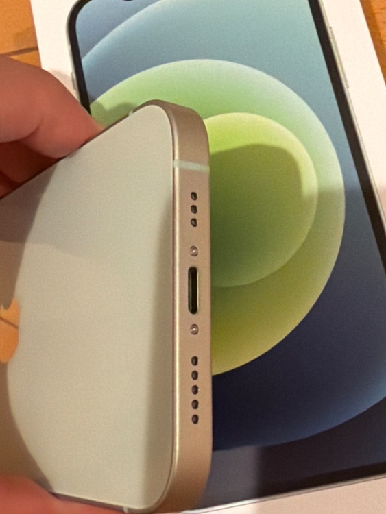 iPhone12 ・128GB ・製造番号（３５３０４８１１９６４４１１２） ・バッテリー（99％・交換品）（スマホ）の商品画像 - 査定依頼日：2026年10月4日 - 最高査定価格：25,500円