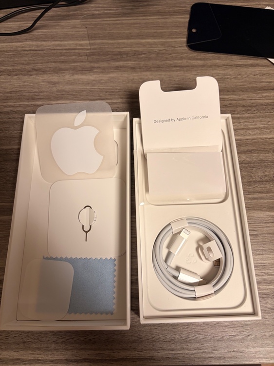 MPW33J/A（スマホ）の商品画像 - 査定依頼日：2026年2月8日 - 最高査定価格：70,000円