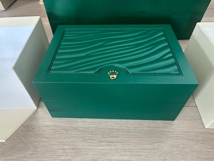 ロレックス シードゥエラー 12660（高級時計）の商品画像 - 査定依頼日：2025年8月24日 - 最高査定価格：2,100,000円