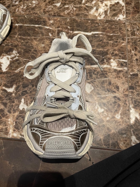 バレンシアガ  （ブランドバッグ）の商品画像 - 査定依頼日：2025年8月6日 - 最高査定価格：70,000円