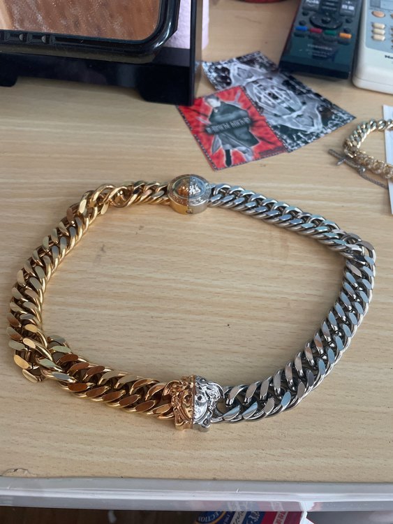 ヴェルサーチパラッツォメデューサグレカデミチェーンネックレス（金・貴金属）の商品画像 - 査定依頼日：2022年9月8日 - 最高査定価格：10,000円