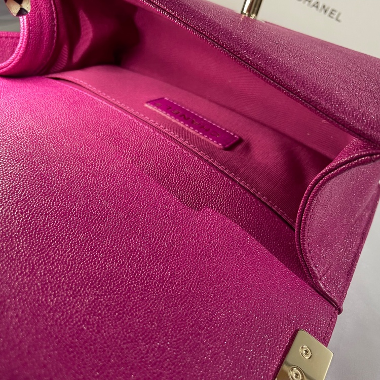 CHANELボーイシャネル マトラッセフューシャピンク/マゼンタ キャビアスキン（ブランドバッグ）の商品画像 - 査定依頼日：2025年12月13日 - 最高査定価格：450,000円